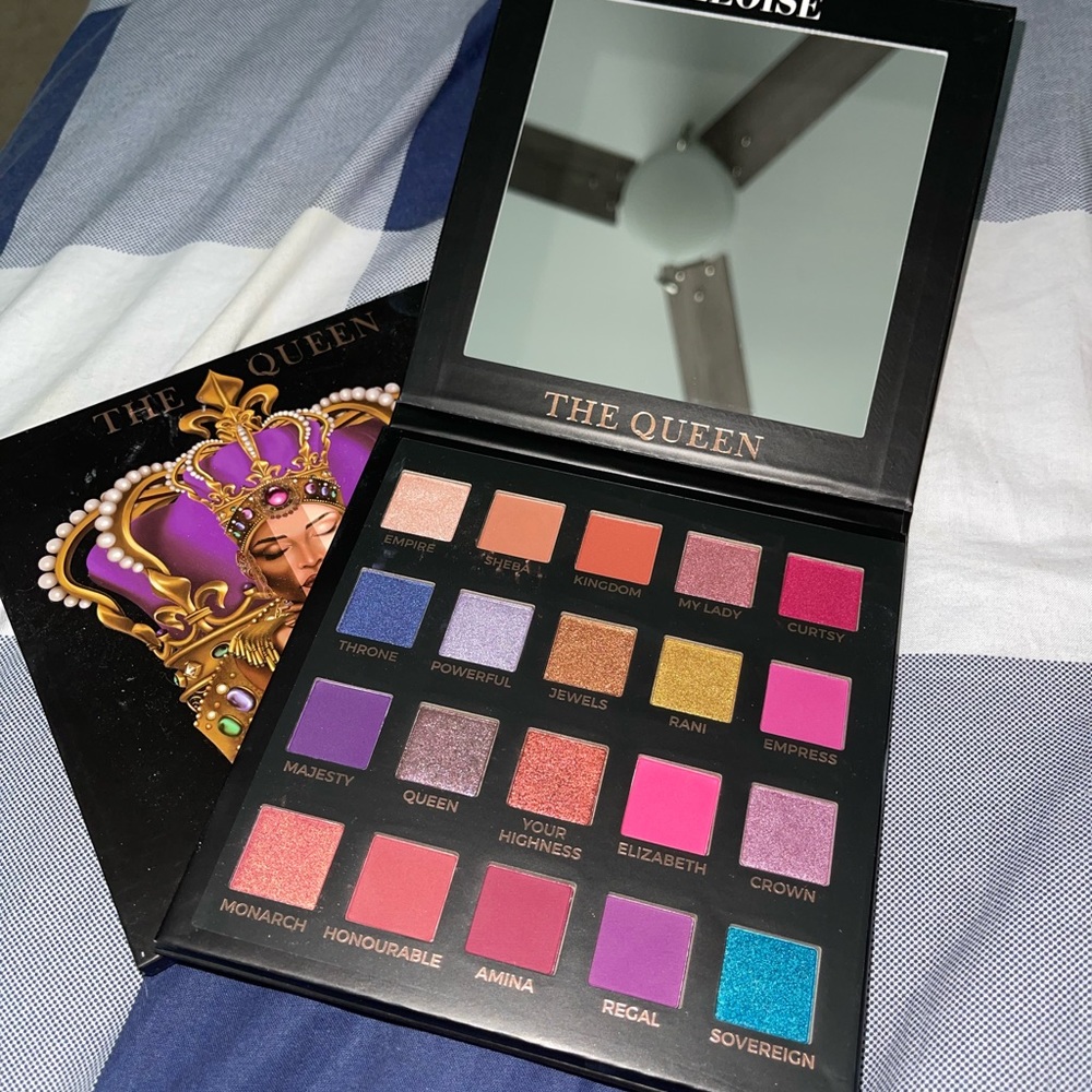 Eloise The Queen eyeshadow palette